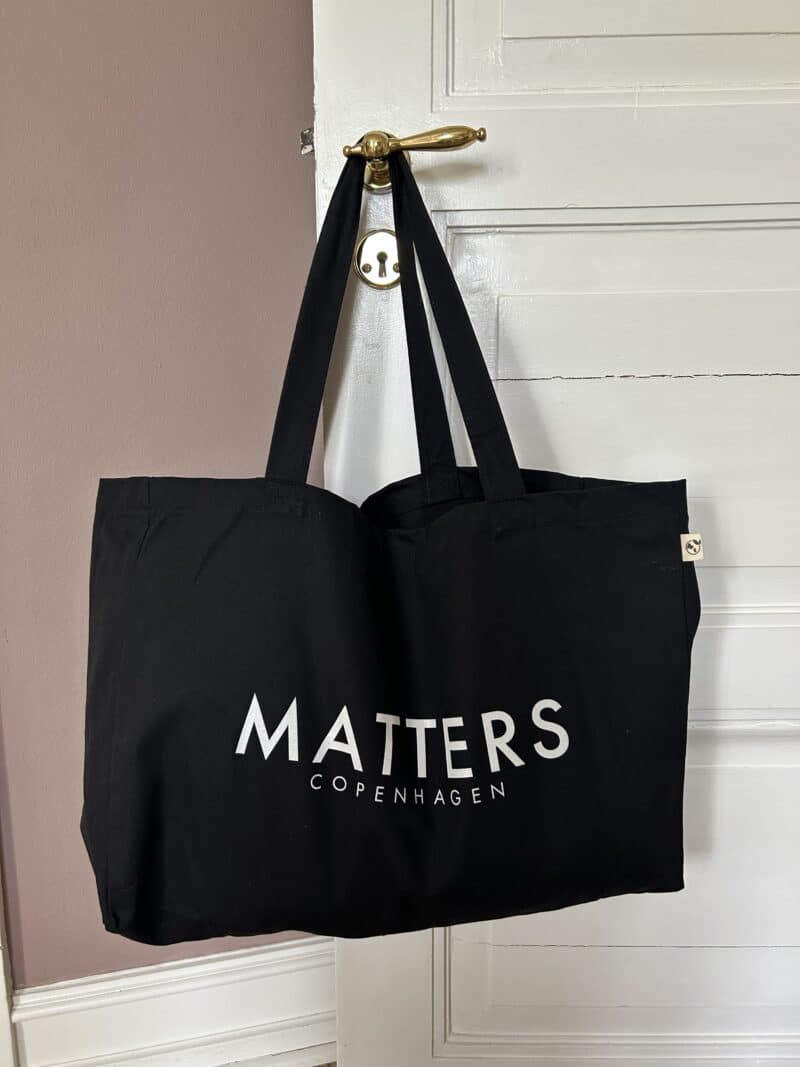 SIGNATURE TOTE BAG - BLACK